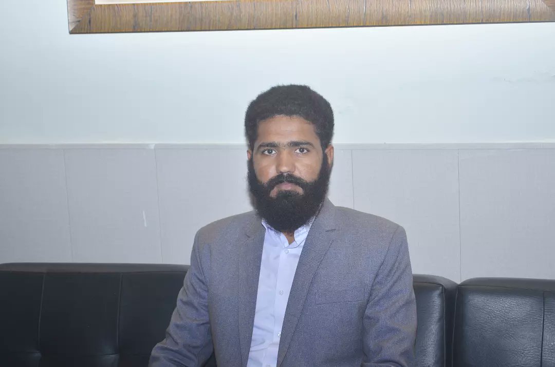 TheAbdullahShow's tweet photo. Chief Executive Officer of SMART EYE BIZ | Abdullah Gujjar 

Managing Director of SOLARKON 

#AbdullahGujjar  #theabdullahshow #smarteyebiz
#Solarkon #SolarkonInternational #CEO #smarteyebizceo #sebceo https://t.co/WLnCK9d4te