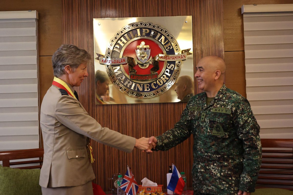 UK  Defence Attaché Group Captain <a href="/bea_walcot/">Bea Walcot 🇬🇧🇺🇦🇵🇭</a> RAF met with Philippine Marine Corps Commandant, Major General Charlton Sean Gaerlan PN(M), in a courtesy visit this week. 

We look forward to upcoming activities and programmes that will further enhance 🇬🇧🤝🇵🇭 defence relations.