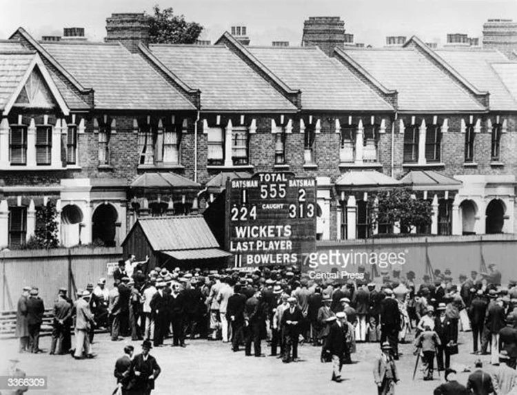 BDOC48's tweet photo. VINTAGE CRICKET - Fans milling around the scorebox at Leyton in 1932 just after Holmes and Sutcliffe have broken the world record for any partnership in first-class cricket for Yorkshire against Essex. https://t.co/EUtZVYpC43