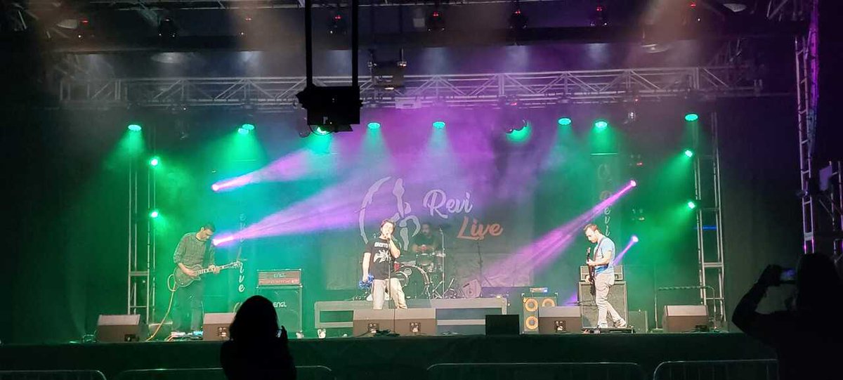 jmdvicalvaro's tweet photo. Siguen las galas del II Concurso de Bandas de #Vicálvaro. Conciertos de #accesolibre en sala #Revilive desde las 19:00 h.
#poprock
20ENE: Billete de ida, D3NY4L, Fuera de Servicio, Los Danger
#culturaurbana
22ENE: V Pure, Edu de Nova, El Bengalí, Leonmvi
https://t.co/FEznvUduZo https://t.co/M5M4k3K7F3