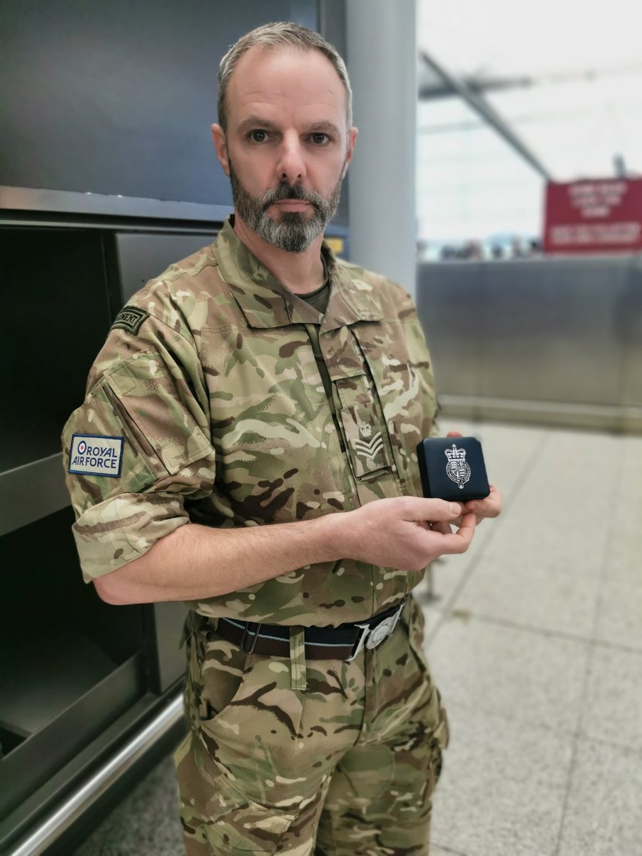 Congratulations to #RAFRegiment Sqn Ldr Xavier, FS Brown & #RAFPolice Sgt Sargeant, who were presented with Border Force Coins by the Stansted Border Force Assistant Director Taylor Wilson.
1/2