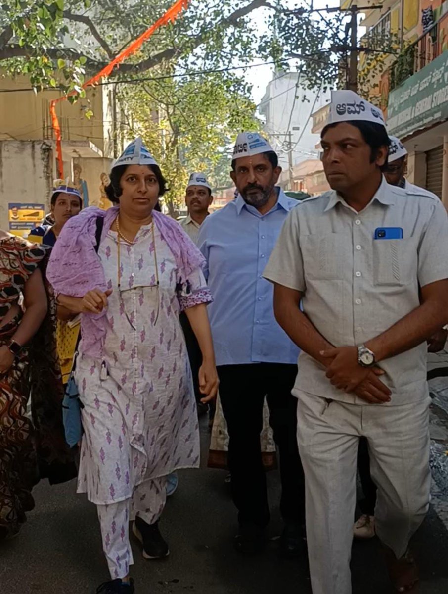 aapkaprithvi's tweet photo. Spent this morning with @ShanthalaDamle MLA aspirant from Mahalakshmi layout .
She is running a very good campaign due to which all people in the assembly recognize her and say they will vote for her !
@AAPBangalore 
@AAPKarnataka https://t.co/SjtpK5g3oy