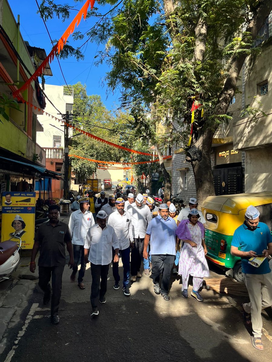 aapkaprithvi's tweet photo. Spent this morning with @ShanthalaDamle MLA aspirant from Mahalakshmi layout .
She is running a very good campaign due to which all people in the assembly recognize her and say they will vote for her !
@AAPBangalore 
@AAPKarnataka https://t.co/SjtpK5g3oy