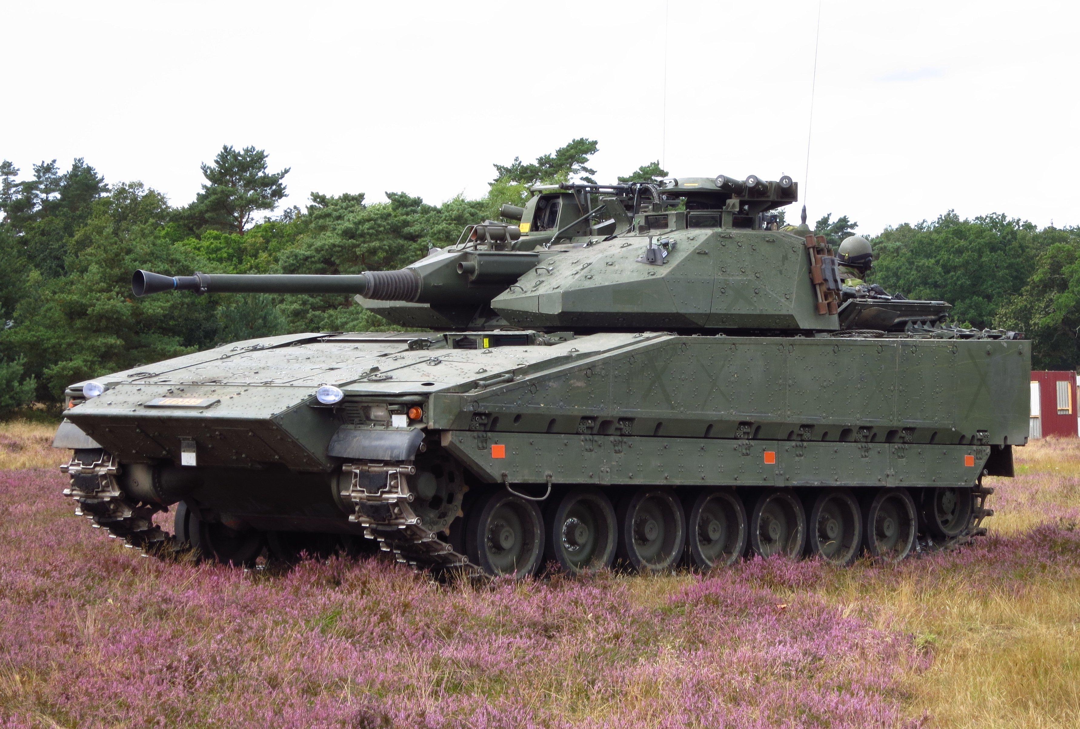 Thomas C. Theiner on Twitter: "?? Sweden!!! 50 (!!) CV90!!! This is unexpected, super welcome, and excellent. The CV90 is the most reliable European-made IFV and comes with a gun capable to