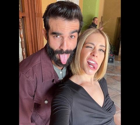 LuisMiguelxd's tweet photo. Tienen una cita con #RutilaCasillas @carmenaub &amp; #JP @ValdezRoby en la nueva temporada de #ElSeñorDeLosCielos 8 ✈️ ¡Lunes A Viernes! a las 9PM/8C por @Telemundo imperdible!!! ¡ARRE! 💥 #ESDLC8 🎱 https://t.co/31TZWJUFzr