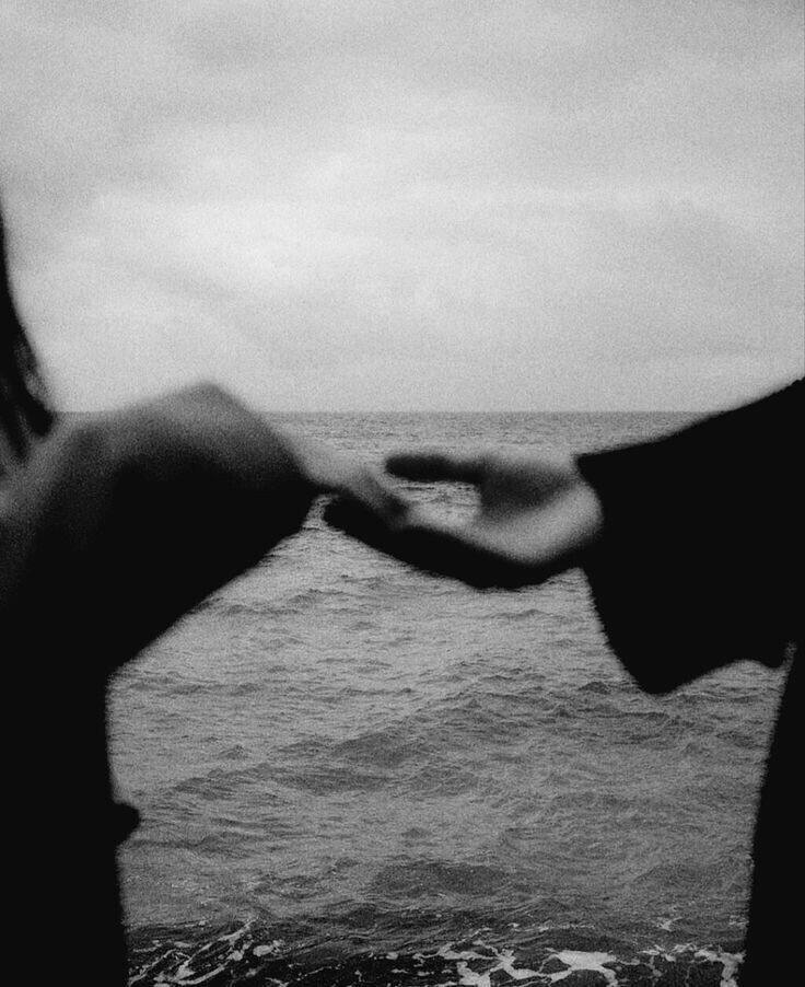 __DEXY's tweet photo. يصيبني السرور معك بطريقة مفرطة🖤 https://t.co/8HNw6NgfUG