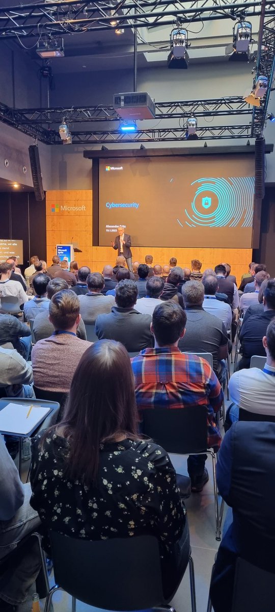 Margit_Zoeller's tweet photo. Alexander Britz eröffnet bei ausgebuchter Konferenz die #microsoftde #ignitespotlight on Berlin. Sicherheit geht uns alle an. https://t.co/OFe8owNsvs