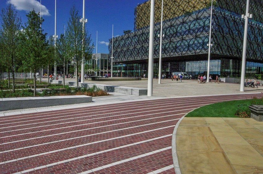 Hardscape_ENG's tweet photo. #throwbackthursday
2️⃣0️⃣1️⃣9️⃣
Centenary Square, Birmingham
💯⬇️
https://t.co/4raMBtFr8Q
@BhamCityCouncil
@GraemeMassie
@Bouygues_C
#fitzgeraldconstruction
#centenarysquare
#centenarysquarebirmingham #birmingham
#granite #paving #flamed #honed #bushhammered #cropped https://t.co/rC0m8xGtnc