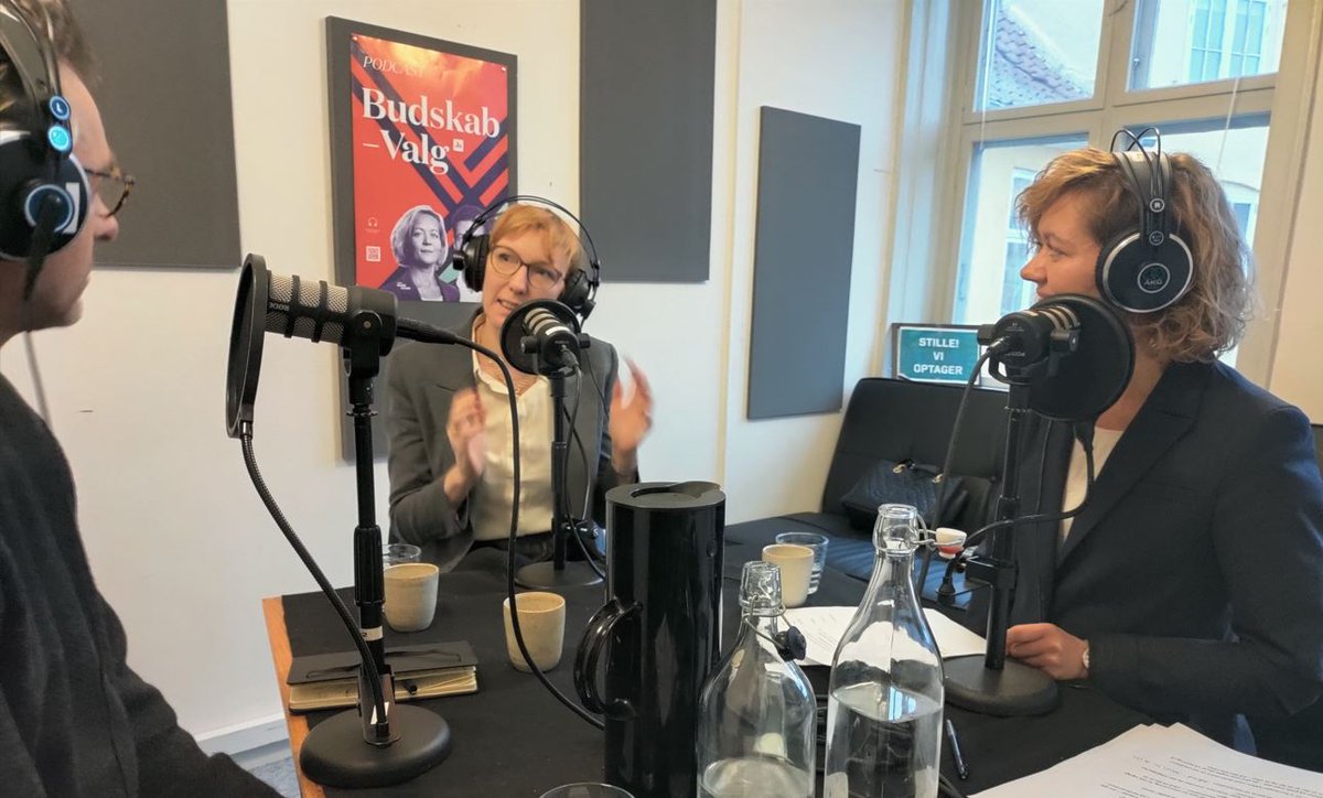 marienyhus's tweet image. Hvad får @FH_danmark ud af at kræve en folkeafstemning, som de nok godt ved, ikke kommer til at ske? Hør også @Hjaltelin afsløre hvilken fastfood-restaurant han faktisk godt kan lide🍔 i panel med @Karnelykkebo i dag i 🎧Budskab @journalistendk #komdk #dkmedier 📸@SMKaarsgaard