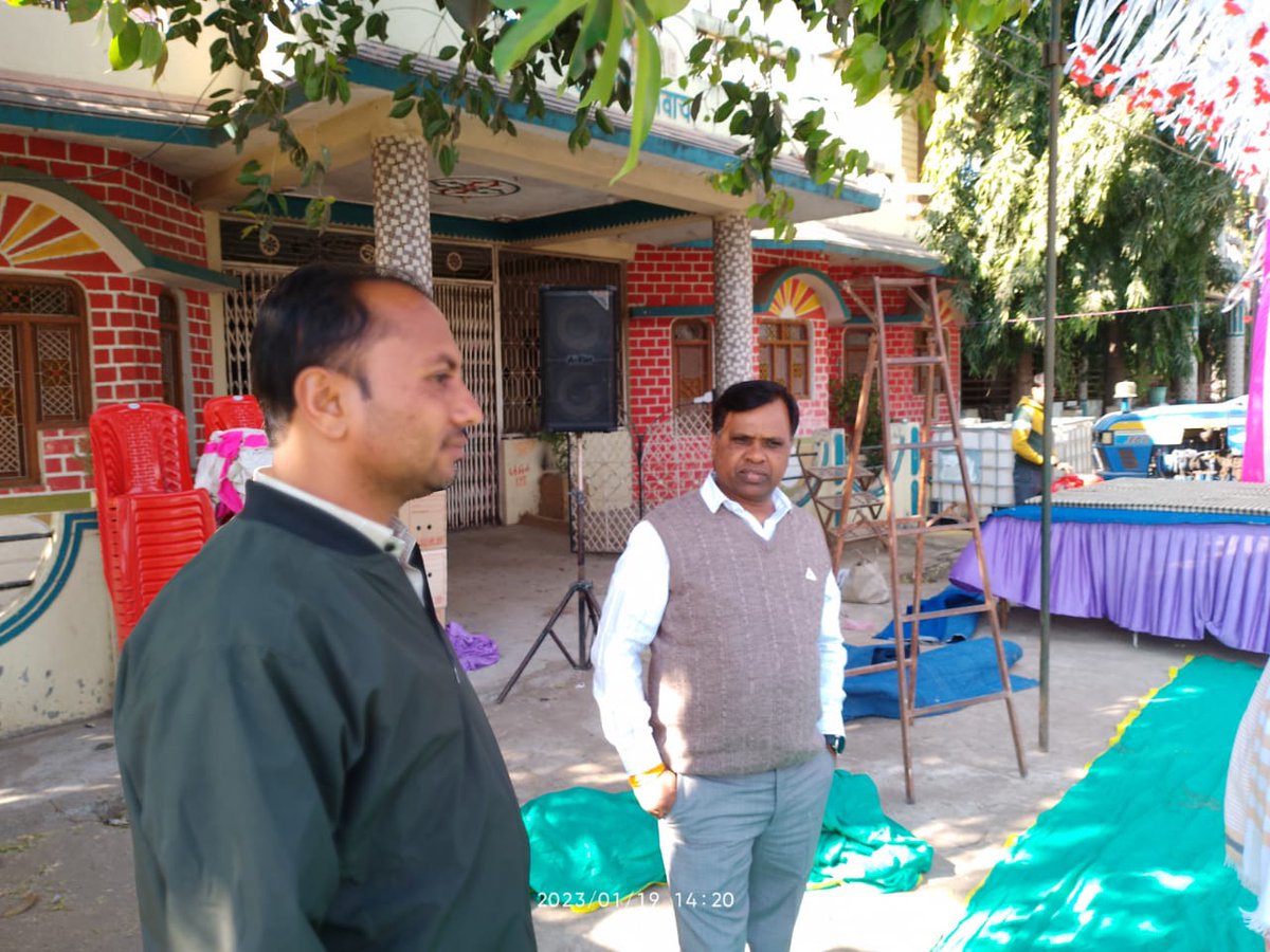 RatlamCollector's tweet photo. #खेलो_इंडिया की डिजिटल मशाल यात्रा झाबुआ से #Ratlam आने वाली है�� रास्ते में यात्रा के स्वागत की तैयारिय���ं की गई है। तीतरी में भी यात्रा का स्वागत होगा।

कलेक्टर एवम सीईओ श्रीमती भिड़े जायजा लेने हेतु तीतरी पहुंचे। ग्राम पंचायत सरपंच श्री पाटीदार भी उपस्थित रहे।

@CMMadhyaPradesh https://t.co/n1GzyPPAzI