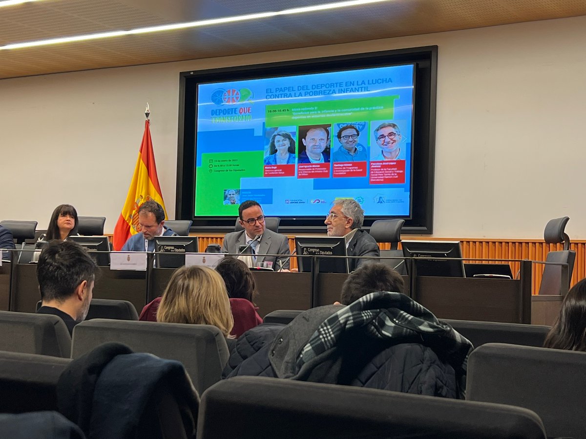 🔴Jornada #DeporteQueTransforma 🔴

🗣 Beneficios para la infancia de la práctica deportiva

➡ <a href="/pacolopezjim/">Paco López Jiménez</a> Profesor <a href="/uramonllull/">U. Ramon Llull (URL)</a> 

🗨 "El deporte y el ocio formativo fomentan los factores protectores para la infancia"

💻 Directo bit.ly/3HbXsdY