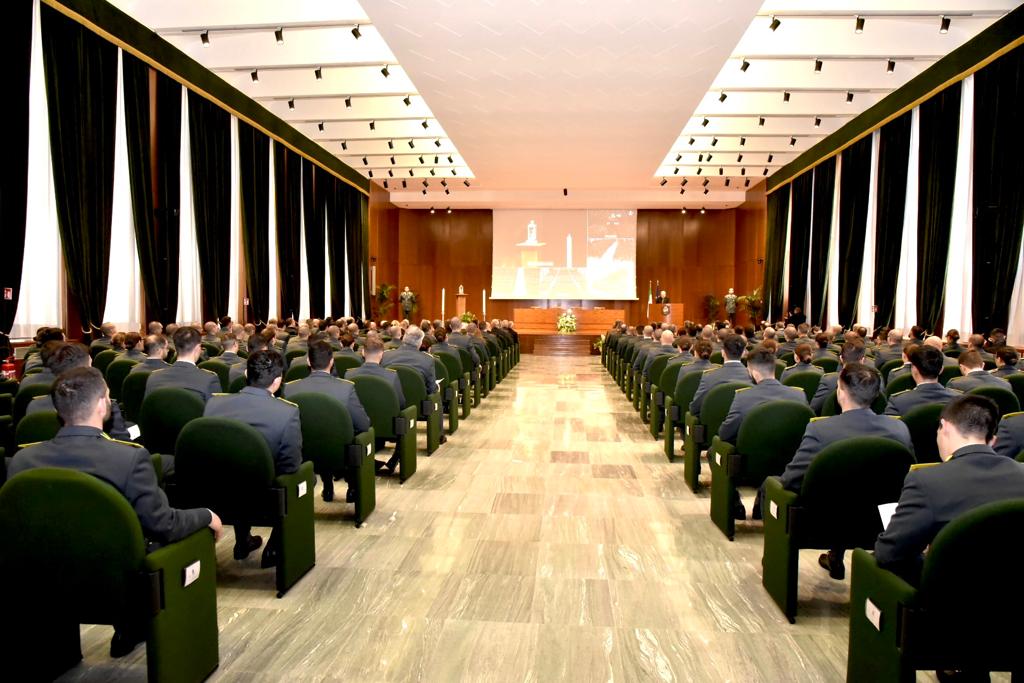 PLivatino's tweet photo. #PeregrinatioBeatiRosariiLivatino
Il programma di oggi prevede: 
08.00 - 12.00: Comando Generale della #GuardiadiFinanza
13.00 - 15.00: Sede di #Confindustria
16.00 - 18.30: Consiglio Superiore della #Magistratura
18.45 - 21.00: Parrocchia di Santa Chiara https://t.co/0QrjC8gIQE