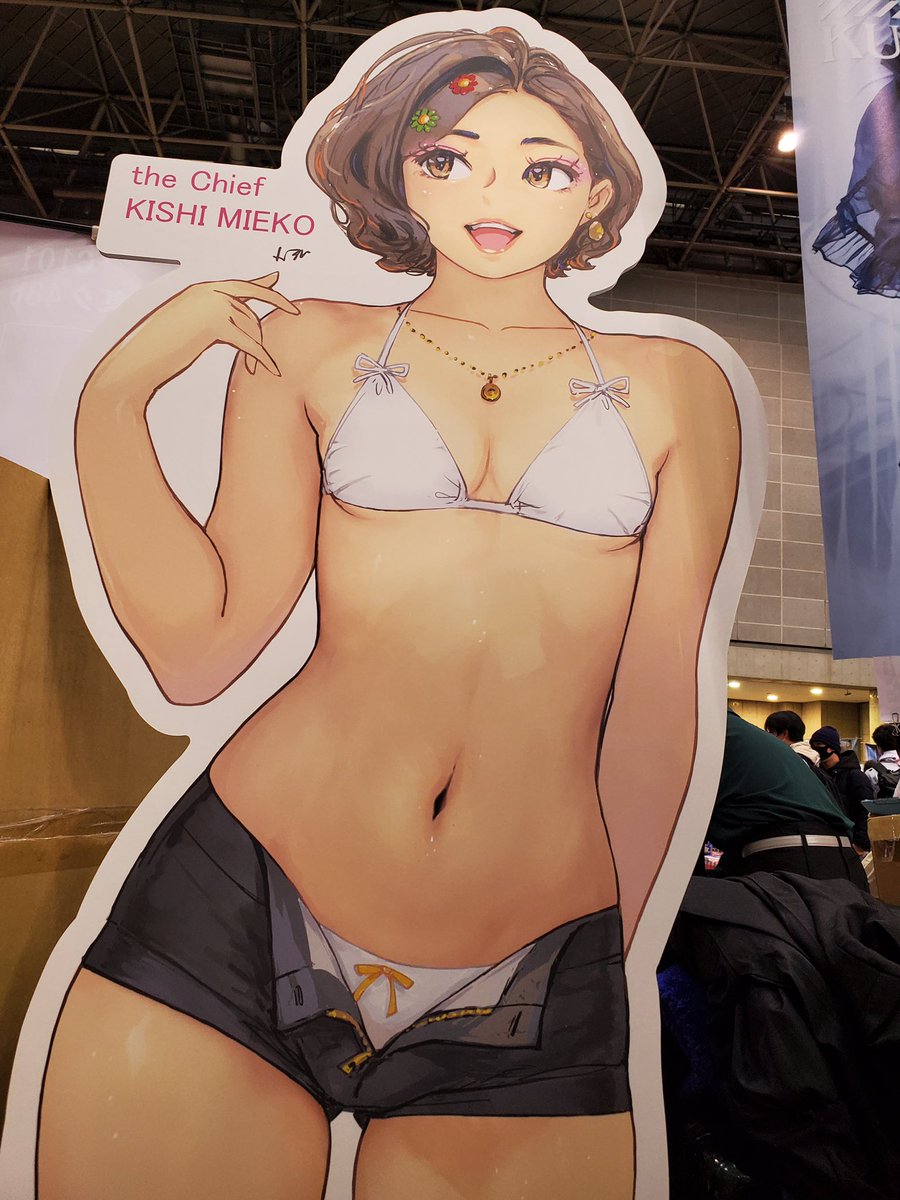 C101岸 見栄子等身大パネルですがカラフルブレインさんと相談しまして本日以降の受注分は二つ折りver.(約92 x 103 x6cm)ということになりました。海外発送コストが大幅に安くなると思いますが海外から購入ご希望の方は念のため海外転送サービスなどで確認してみてください❤️
https://t.co/k7Ha9jwYrF 