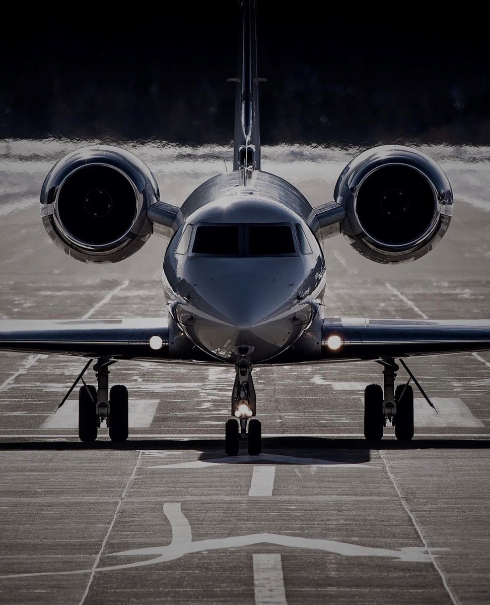 artheauaviation's tweet image. The stage is yours. Let's take off for an ultimate journey !
Contact us to fly in privacy
 #jetprive #gulfstream #dassault #cessna #embraer
📸 sandracorinna