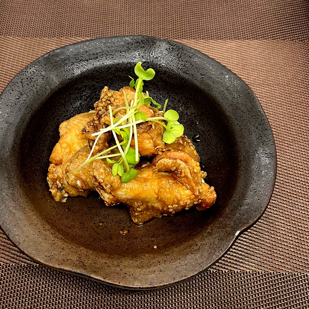 #Tebasaki #chickenWing fries are a relatively new addition to our menu. Offered in either soy or spicy sauce, it's a great nibble with drinks, or as a starter /side dish. Dive in, don't be afraid to get your fingers sticky, served with wet wipes 😉 #japanesefoodlondon #omakase