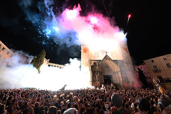 Gegants, Diables, Panderetes, Capgrossos, Pastorets i Cercolets de Vilafranca busquen balladors bit.ly/3kpWCkU (Foto: Fèlix Miró)