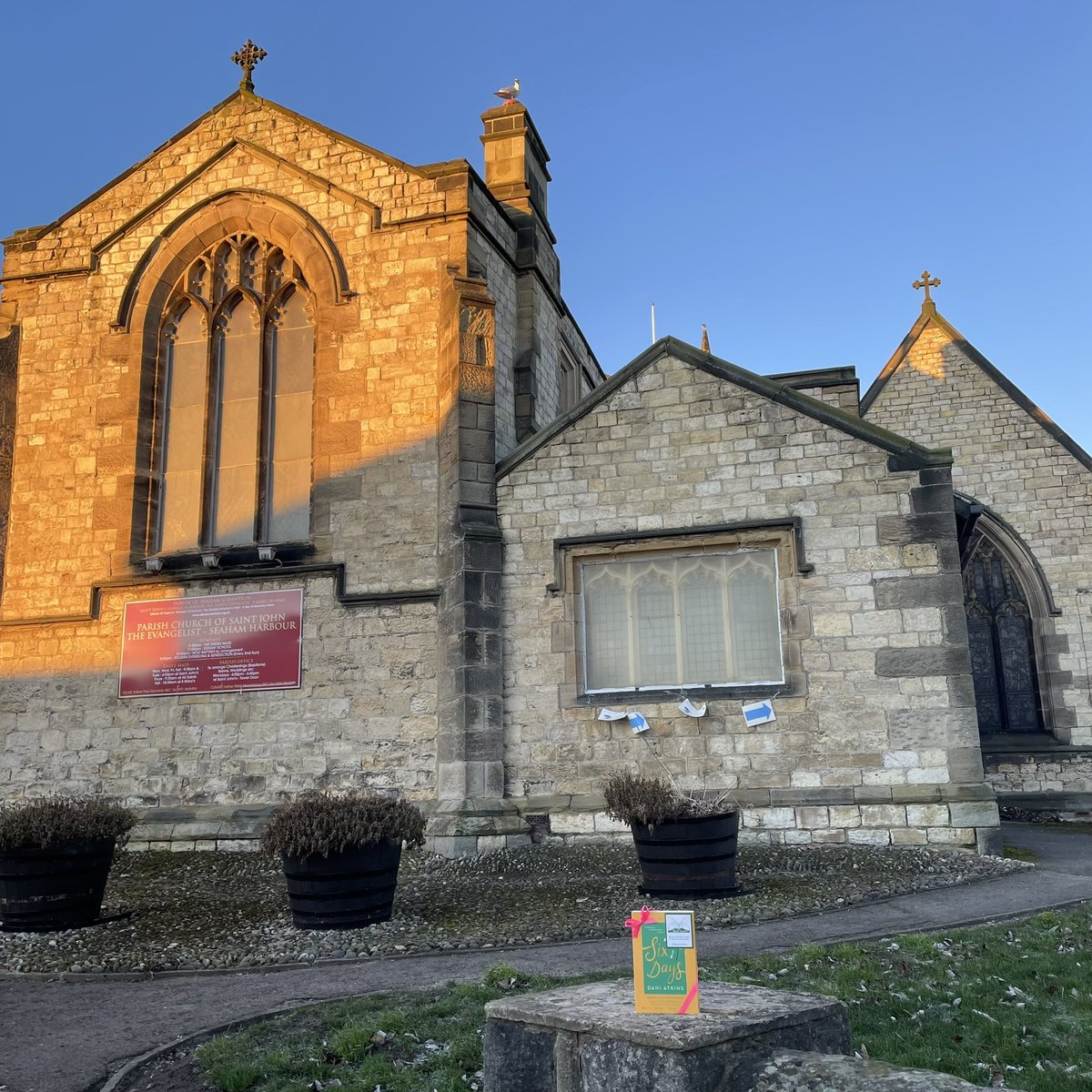 Bookfairies_NE's tweet image. The Book Fairies are excited to share a new read from Dani Atkins - who will be lucky enough to find a copy of Six Days at St John’s church, Seaham today? 

#ibelieveinbookfairies #SixDays #HeadOfZeus #Romance #RespectRomFic #DaniAtkins #TBFSixDays #HeadofZeusBookFairies