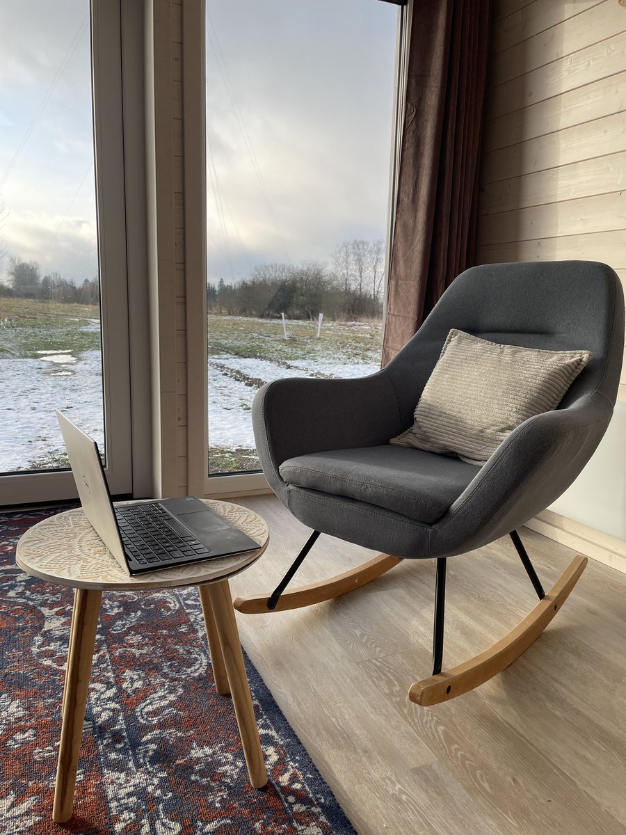 krampis's tweet photo. Flexibility of modern work environment. Be productive anywhere 🙌. #remotework https://t.co/mI89ZBpMzb