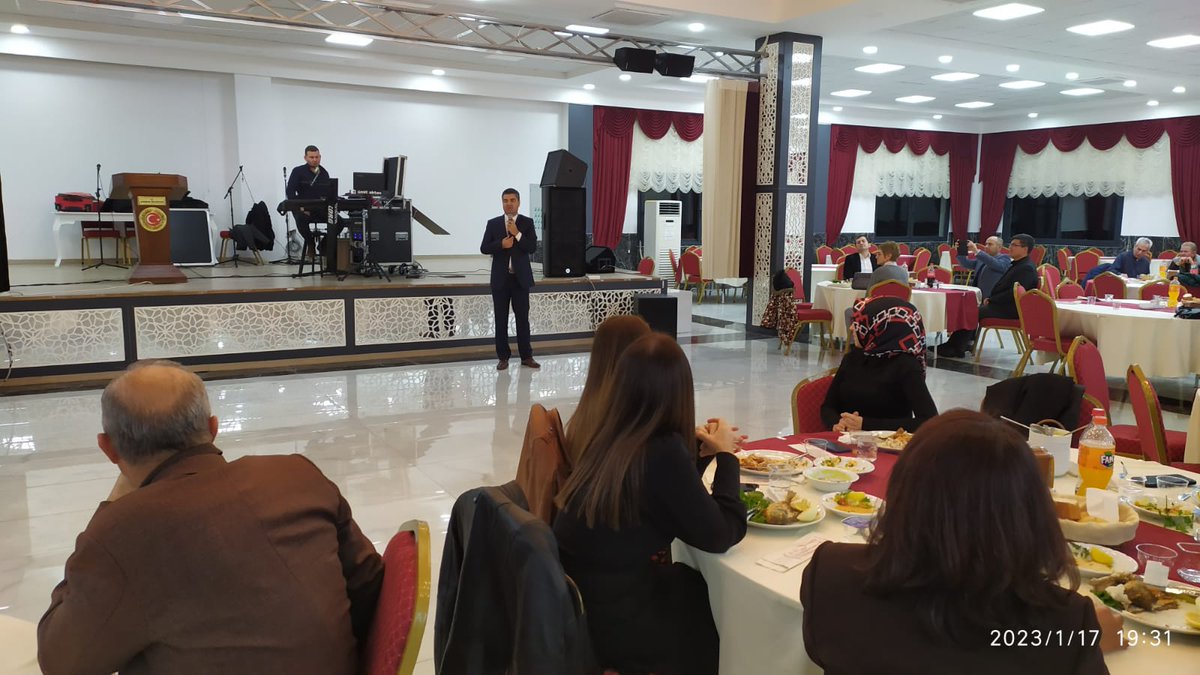 aydincikmem's tweet photo. Öğretmenlerimizin moral ve motivasyonunu arttırmak amacıyla İlçe Kaymakamımız, İlçe Milli Eğitim Müdürümüz, okul/kurum yöneticileri ve tüm öğretmenlerimiz, müdürlüğümüzce düzenlenen akşam yemeğinde bir araya geldi.
@ahpehlivan53 @AdemKoca46
@MersinMEM @aydincik_33 @akyolmehmet https://t.co/GrUWD2TL4f