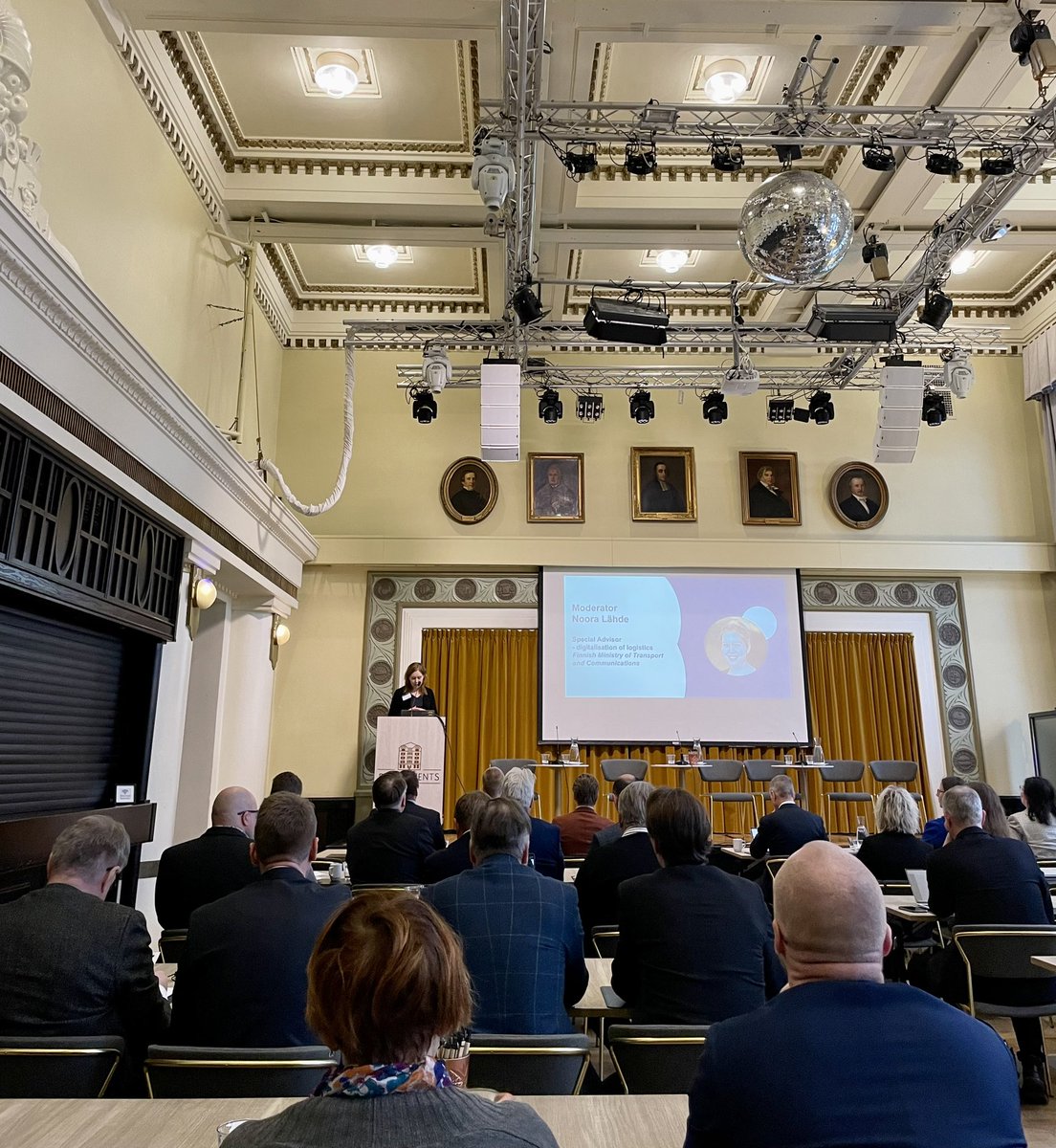 Fintraffic_fi's tweet image. DigiLog 2023 käyntiin! Päivää voi seurata @ITS_Finland YouTube-kanavalta. @NooraLahde @lvmfi avasi iltapäivän, mielenkiintoisia puheenvuoroja logistiikan ja digitalisaation kentältä luvassa! #liikenne #logistiikka #digilog2023