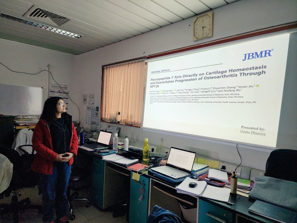 ritu_lab's tweet photo. @DhaniyaGeeta presented a paper discussing the role of NPY on cartilage homeostasis and signalling involved.
#journalclub #interactivetalk https://t.co/2Q2YST2xH8