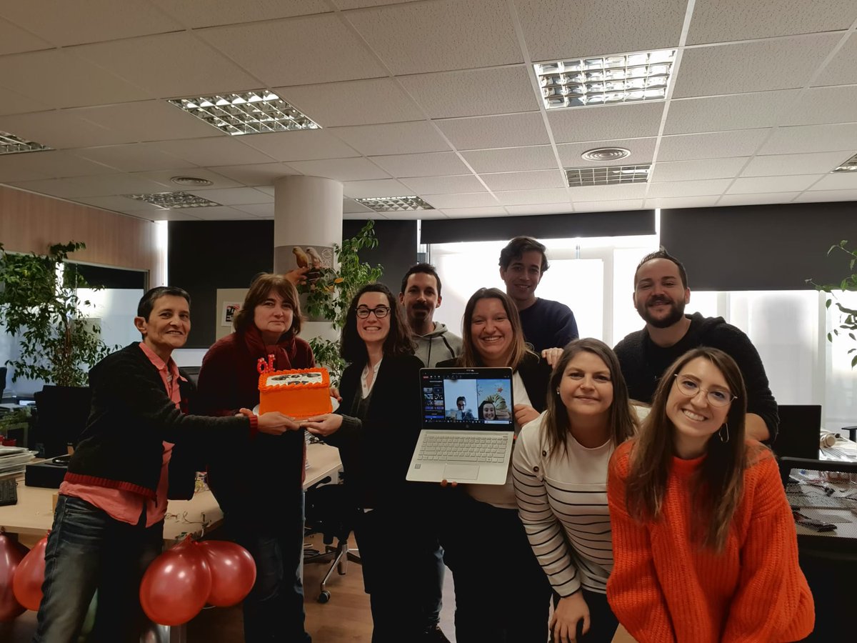 LFChannel's tweet photo. ¡Hoy estamos de celebración 🥳! Es un día especial en #LFChannel, ya que nuestra Madrid Office Director, @EstelaCayon, cumple 10 años en la agencia ✨ Por este motivo, le hemos preparado una sorpresita... 🎂 https://t.co/XI1Ux3NYUl