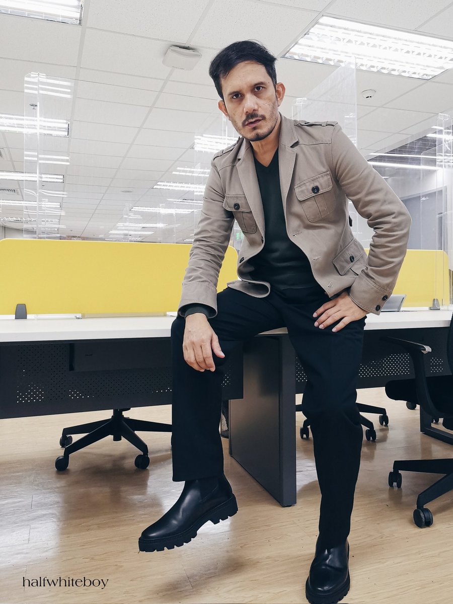 halfwhiteboy's tweet photo. Wearing a military jacket I haven't worn in years. Good thing it still fits me (or does it? 😆).
https://t.co/mfBTdRrsYd
#Mensfashion #mensstyle #fashion https://t.co/6QVUKYNMog
