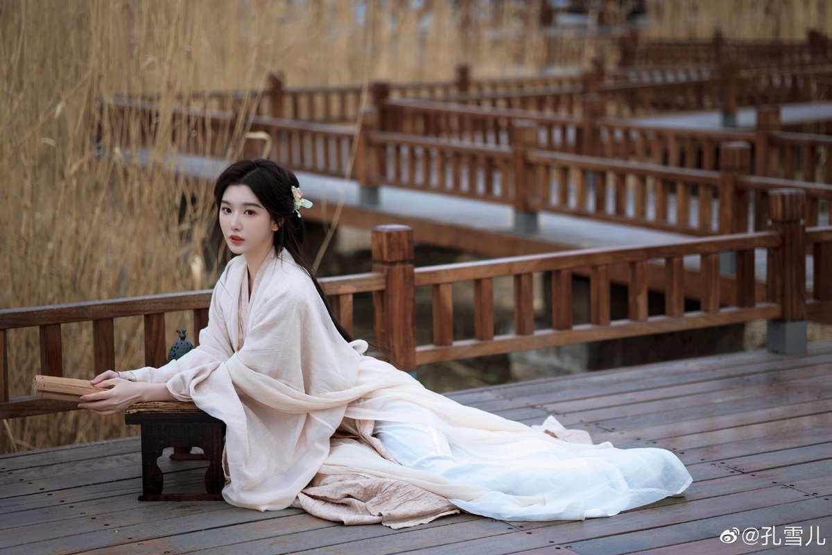 queenxueer's tweet photo. Xueer weibo update {1/3}

"Flying catkins gradually fall, the sun and the moon meet" 

#KongXueer #孔雪儿 #SherryKong https://t.co/oiAjNYa4WO