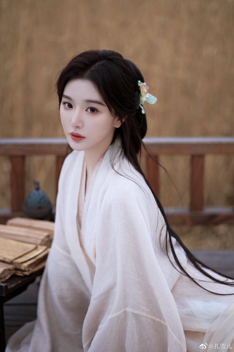 queenxueer's tweet photo. Xueer weibo update {1/3}

"Flying catkins gradually fall, the sun and the moon meet" 

#KongXueer #孔雪儿 #SherryKong https://t.co/oiAjNYa4WO