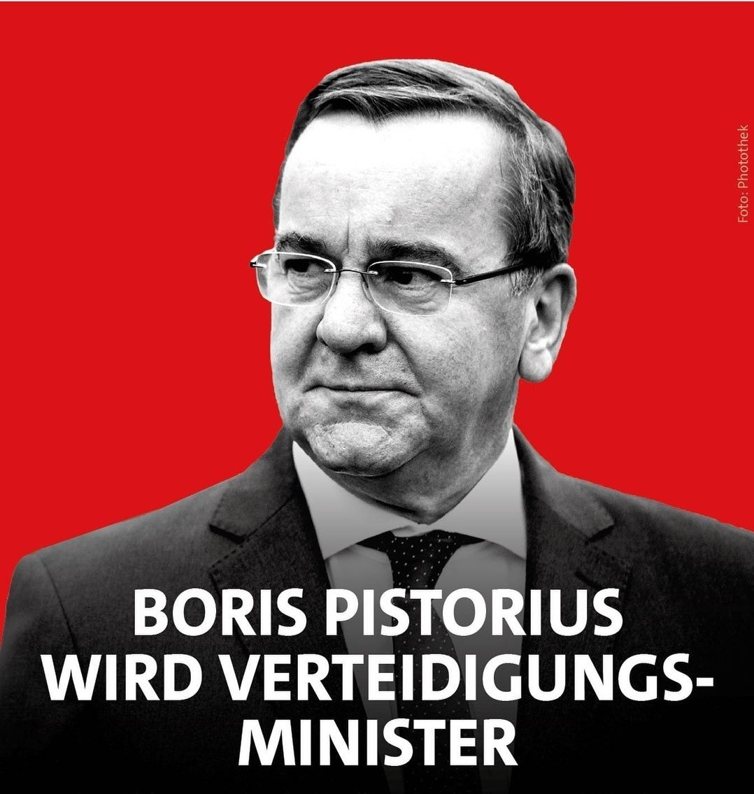 RadioAndernach's tweet photo. #Pistorius Tagesordnung:

Ca.8 Ernennung zum #Verteidigungsminister #Bundeswehr in Bellevue durch #Bundespräsident Steinmeier 

Ca.9 Rede und im Bundestag (live bei #Phönix)

Ca. 10 Amtseinführung mit militärischen Ehren und #GI im #BMVG

#RadioAndernach berichtet :) https://t.co/FbtDZTcRFl