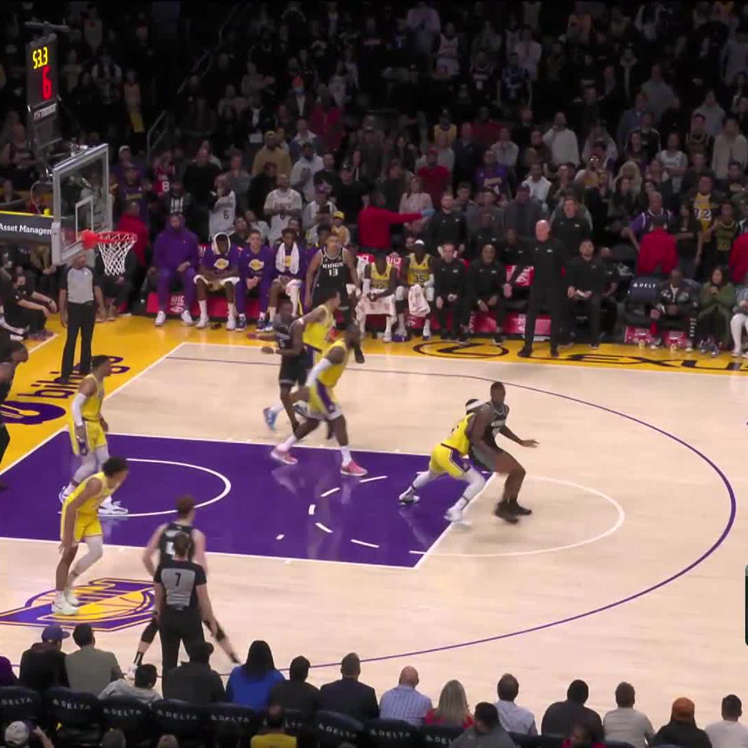 Kings at Lakers / Twitter