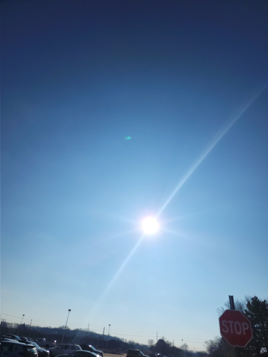 oakgiraffes's tweet photo. Captured a picture of that elusive bright orb that appears now and then in metro Detroit. No matter how cold it is, standing in some sunshine always feels warm. #SunglassesNeeded then #LookUp https://t.co/JErclJor22