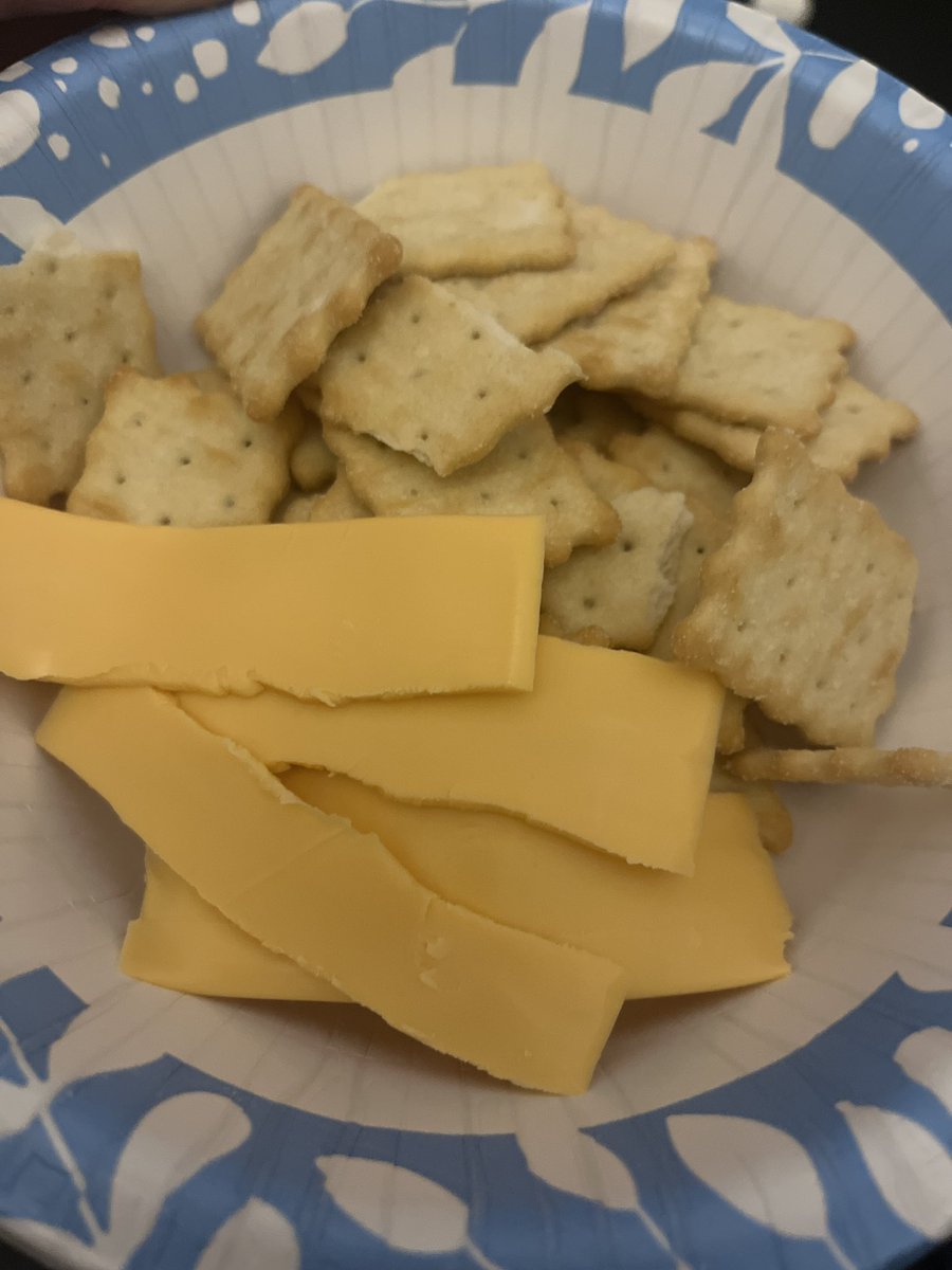 TheMan2Day's tweet photo. Poor Boy’s Snack…. Nah’ that’s fake cheese, just like we like it 😂
#munchies #snacks #doesthebodygood #mywifedigsmysparetire https://t.co/OFVMPBBikx