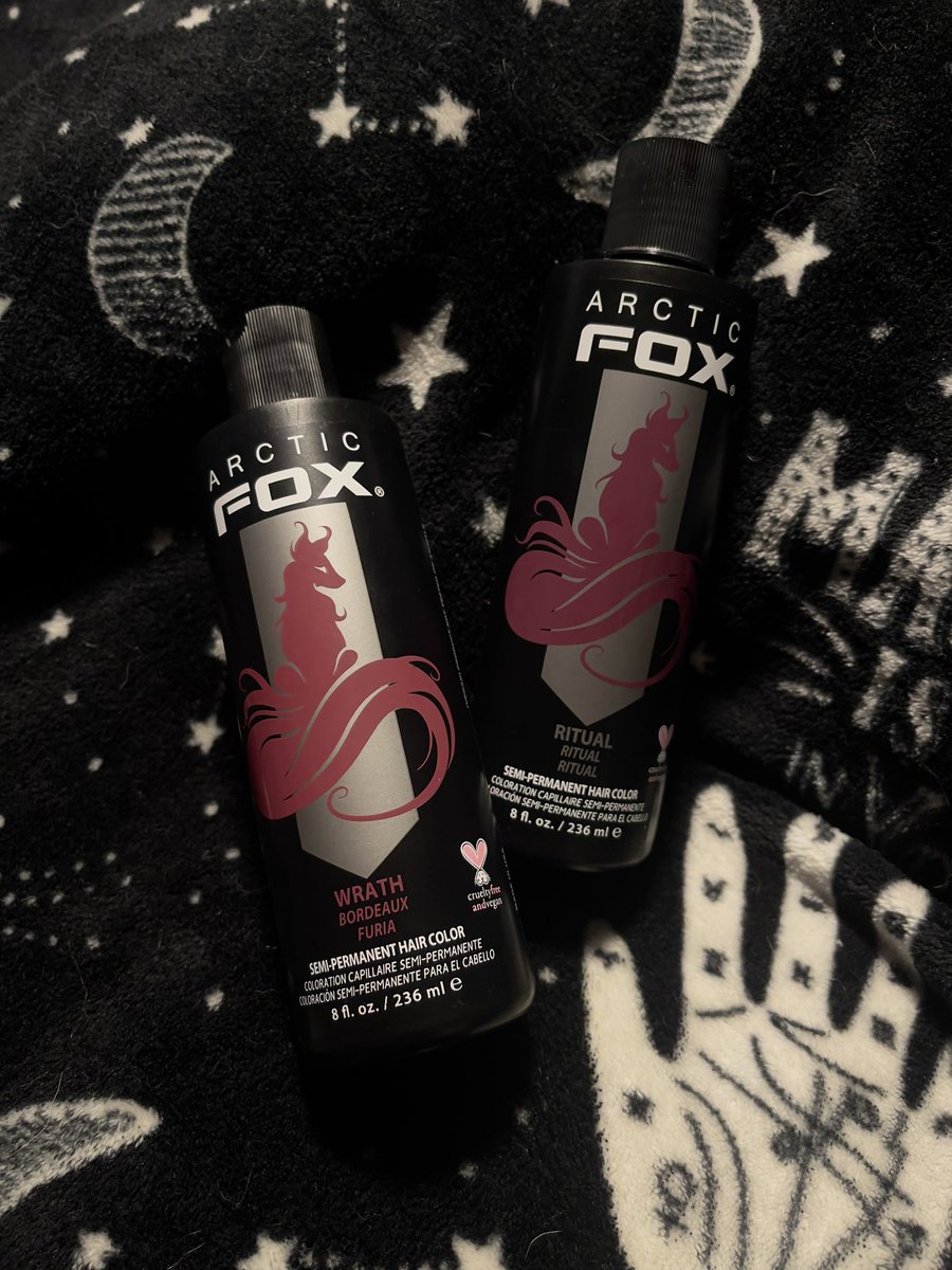 I'm going to dissect you 🖤
#alternative #redhair <a href="/arcticfoxcolor/">Arctic Fox Hair Color</a> 
We love a new hair colour for a whole new vibe