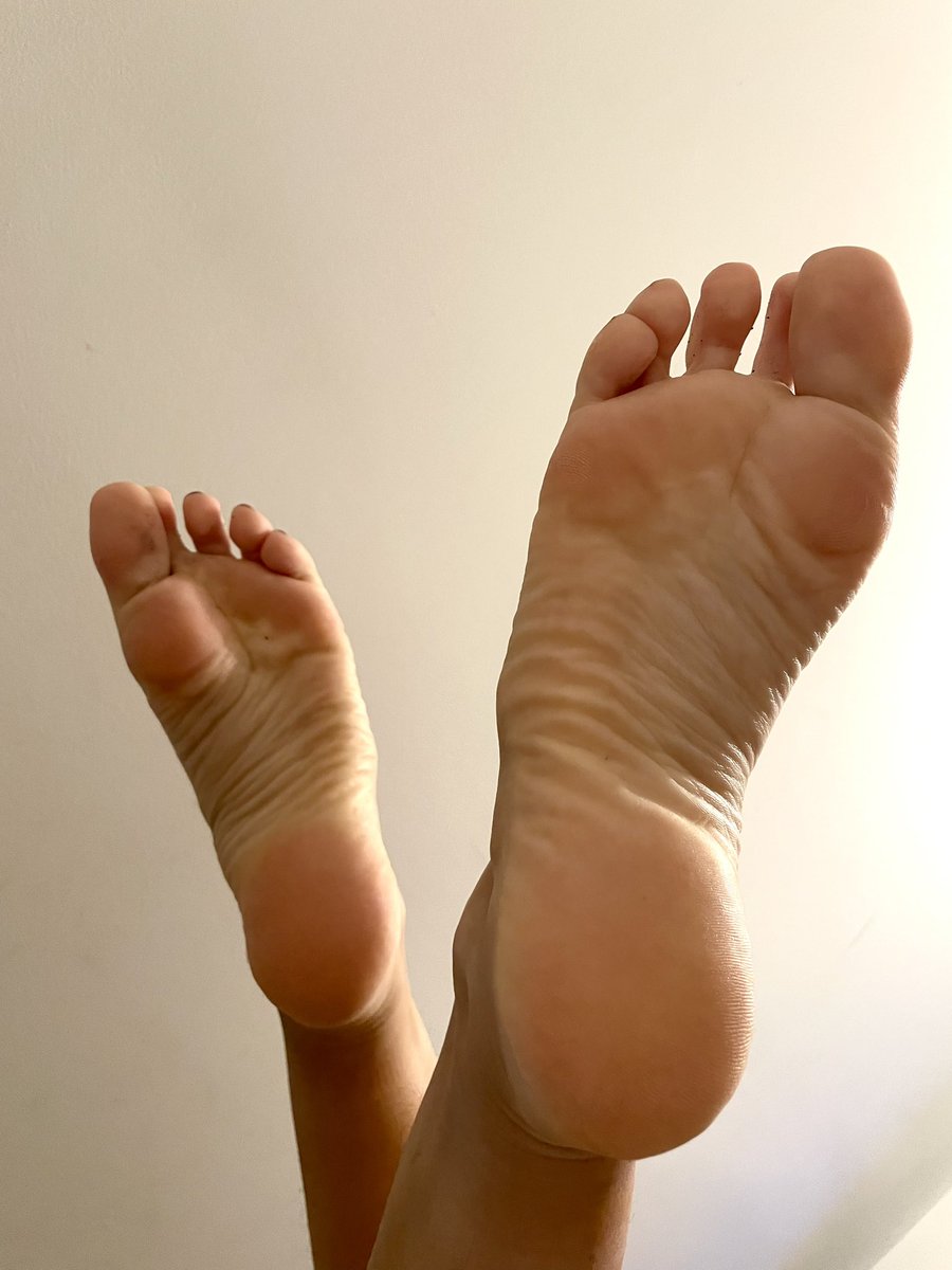 jeesfeet's tweet photo. Piecitos arrugados  🔃

✅ https://t.co/fzpgF2Lv0n

#feet #feetfethish #feetfinder #feetpicsforsales #PiesDescalzos #pies #soles #fetichistespieds #fetichismodepies #fetiche #only #onlyfansgirl #onlyfanspromo #Onlyfanslatinoamerica #onlyfansmodel #onlyfan #girl #sexy https://t.co/nUFYY57fsy