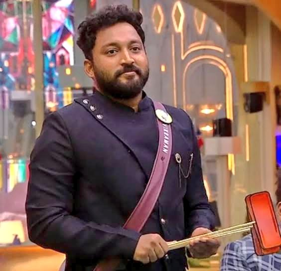 _Oviya_Army_'s tweet image. 🔊🔊 #OviyaArmy 

Let&apos;s all join hands and vote for #Vikraman one of the Well deserving contestant to get the Trophy 🏆 

Please login @DisneyPlusHS and cast your votes ! 

#BiggBossTamil6 #BiggBoss6Tamil #BiggBossTamil #BB6WinnerVikraman