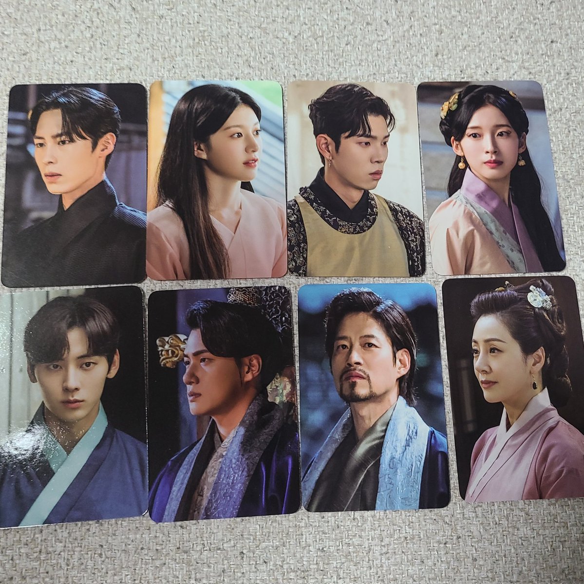 magi05100's tweet photo. OST 앨범 왔다😻
포스터 그대로이긴한데 그래두 포카 예뿌다..
이번엔 유광 포카!! https://t.co/MVw8H0M5V5
