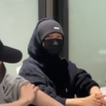straykidsxzone's tweet photo. Felix? 😭 https://t.co/oNoSHxteSP