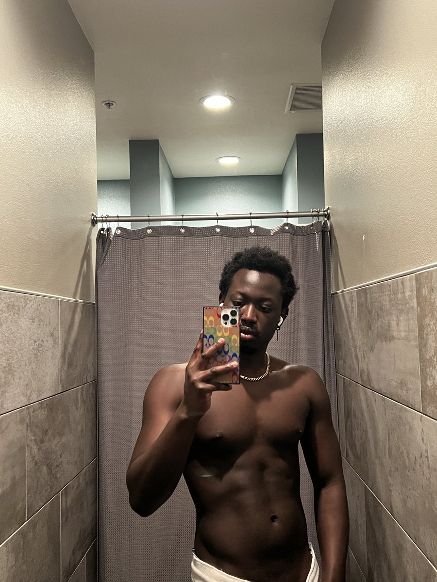 hoeizt's tweet photo. i kno im hard to forget but jus do ur best bae 🤍 https://t.co/8kbhUzE53R