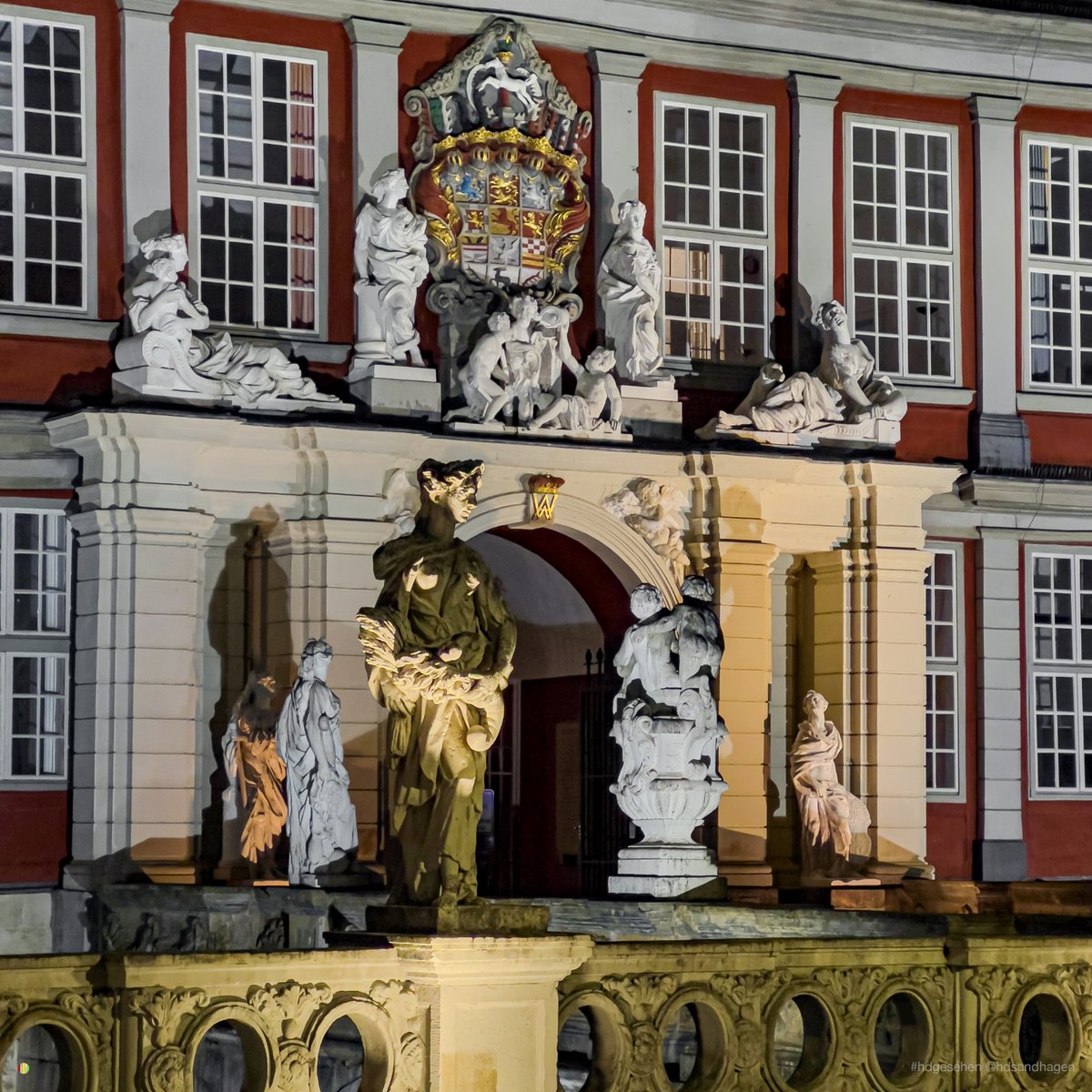 HDSandhagen's tweet photo. Wolfenbüttel – Schloss – Schlossgraben
#hdgesehen #wolfenbüttel #wolfenbuettel #lessingstadt #lessingstadtwolfenbüttel #Niedersachsen #dieregion #schloss #castle #fotografie #fotografieren #nacht #nachtfotografie #night #licht #instafoto #city #cityphotography https://t.co/K9qrclGziA