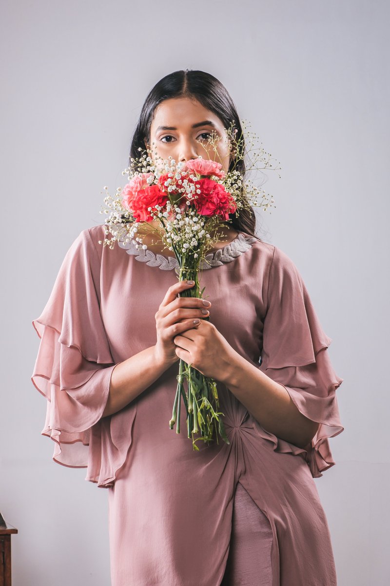 CaptureEmotion6's tweet photo. "Flowers always make people better, happier, and more helpful; they are sunshine, food and medicine for the soul" #love #model #fasionphotography #mumbaikars #indian #twitter #trending #photography #fashionshoot https://t.co/6yPyX0kd7x
