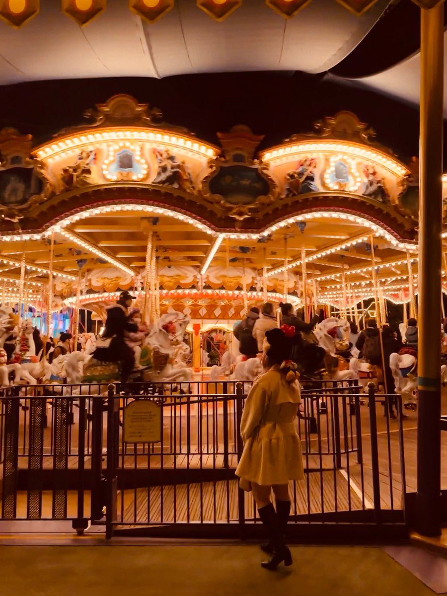 Disney__362's tweet photo. フッ軽ディズニーしてきました🙌🏻
急遽だったから前回と同じ服装😓 https://t.co/JLhqZwlGmS