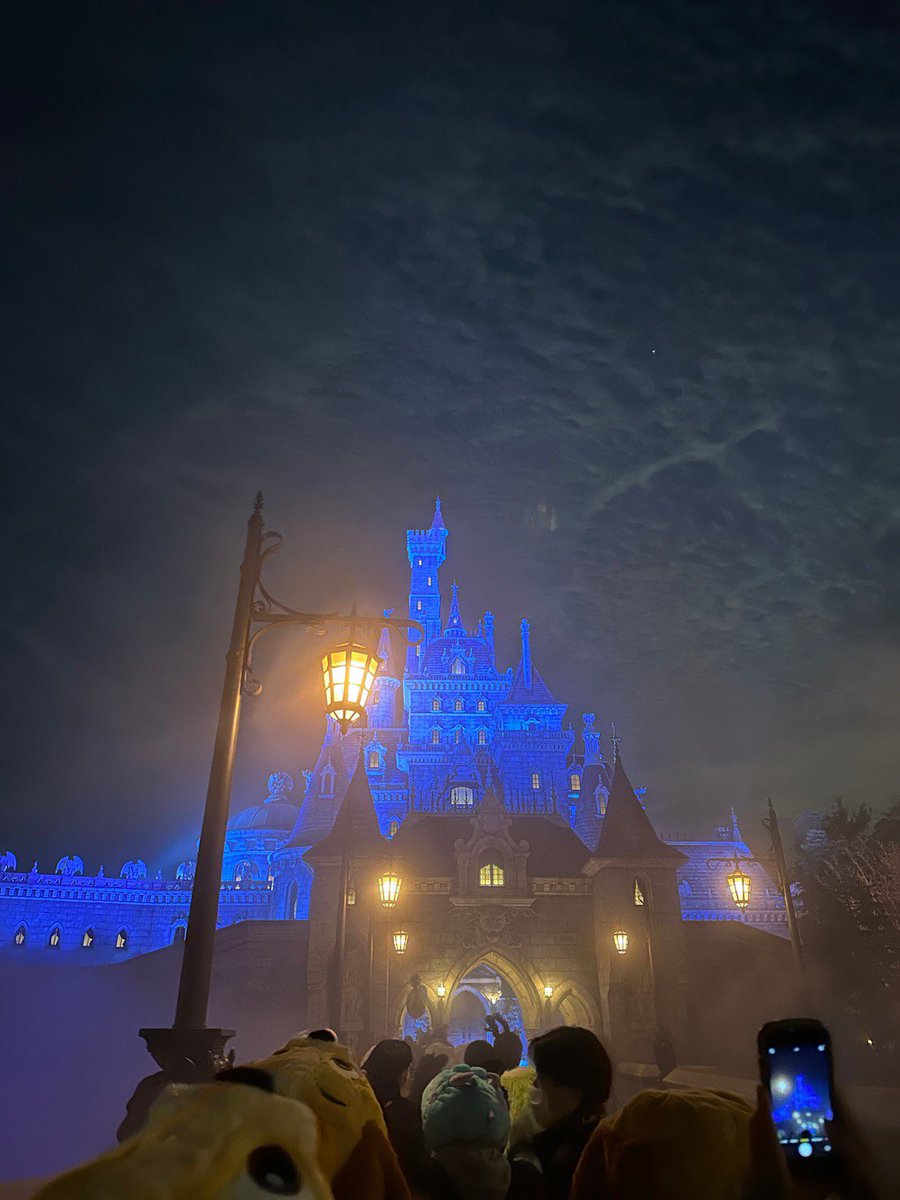 Disney__362's tweet photo. フッ軽ディズニーしてきました🙌🏻
急遽だったから前回と同じ服装😓 https://t.co/JLhqZwlGmS