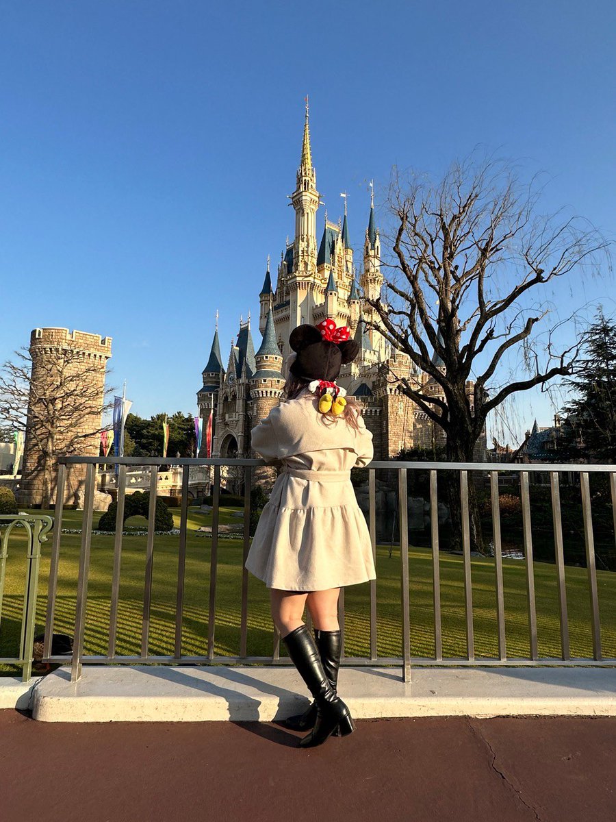 Disney__362's tweet photo. フッ軽ディズニーしてきました🙌🏻
急遽だったから前回と同じ服装😓 https://t.co/JLhqZwlGmS
