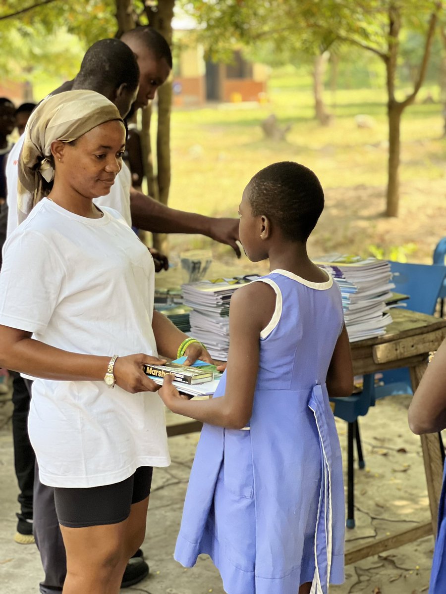 SspGhana's tweet photo. God loves a cheerful giver so we went out there to give. Do we expect  something in return ? - Yes,Good grades and discipline above all. 

That’s what Schools Support Project is all about. 
Thanks to our partners, @RRootsFoundation for the constant support. https://t.co/8wsm38GOox