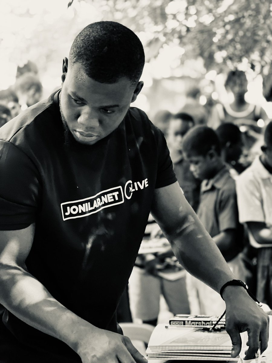 SspGhana's tweet photo. God loves a cheerful giver so we went out there to give. Do we expect  something in return ? - Yes,Good grades and discipline above all. 

That’s what Schools Support Project is all about. 
Thanks to our partners, @RRootsFoundation for the constant support. https://t.co/8wsm38GOox