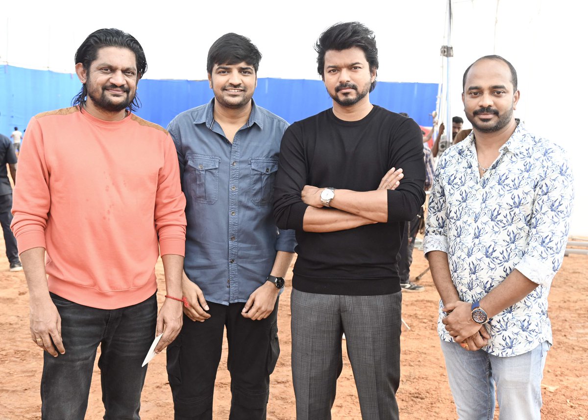 actorsathish's tweet photo. We Start With #ThalapathyBlessings Thank u so much #Thalapathy @actorvijay sir for ur love and support towards us ❤️🤗😘 #ThalapathyForFans ❤️  

@Venki_dir @vijaywcf @WCF2021 
@iamyuvakarthick @R_chandru @editorsiddharth @Gdurairaj10 @Muralikris1001 @teamaimpr @CtcMediaboy https://t.co/tz6it9rKIU