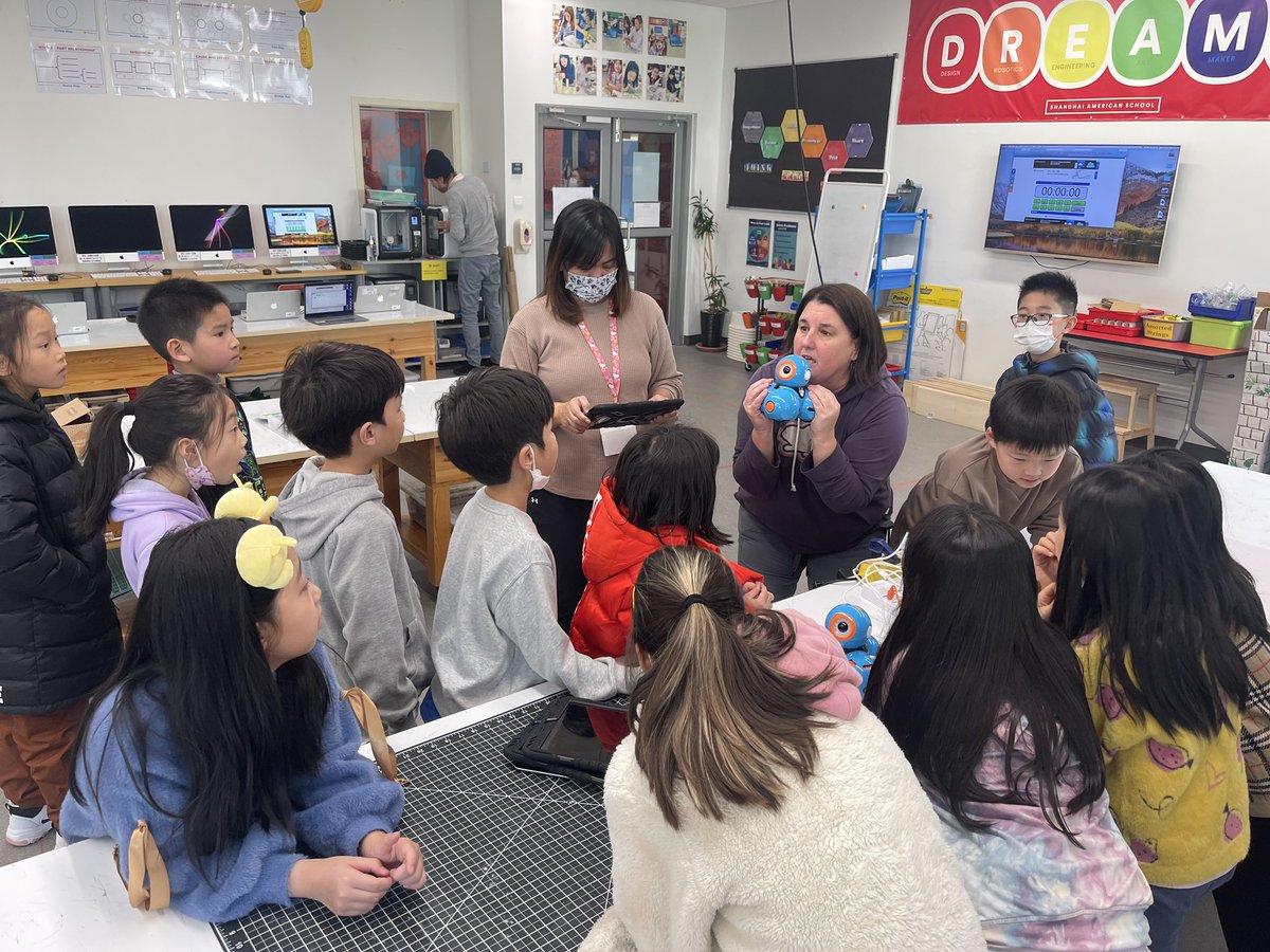 teachbk27's tweet photo. A little late to the party (thanks, Covid), but there’s really never a bad time to do #hourofcode with the fabulous @amyamyhoss and the Dreams Lab crew @SASchina #PDESrocks https://t.co/tgQr68rMv0