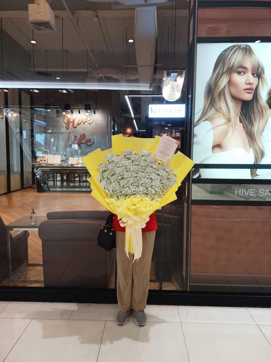 MeenMyanmarFans's tweet photo. Our First Project is Done!! 
Thank everyone for participating with us ~ 
This is love of Myanmar Fans for Nicha~ 
Because of these loves and those, we can send this  beautiful bouquet to Nicha~
Hope to reach smoothly and Hope Nicha like it~@nichameen8
 #meenicha8
#Formoon https://t.co/bmZ1dBi2Bd