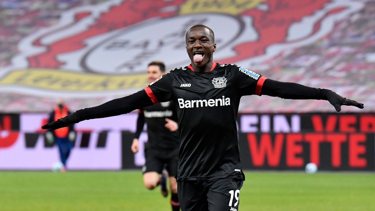 GoalTurkiye's tweet photo. 🇫🇷 Mykhaylo Mudryk'i Chelsea'ye kaptıran Arsenal'in hedefi Bayer Leverkusen'den Moussa Diaby. 

💰 Leverkusen Fransız oyuncu için 100 milyon euro talep ediyor. 

🔗 SKY Sports https://t.co/vUnzNSfRdi